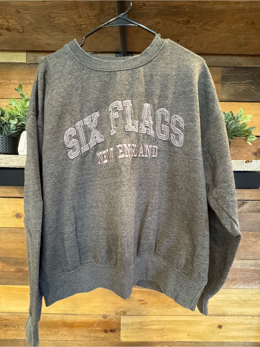 Six Flags New England Women's Gray Crewneck Sweatshirt